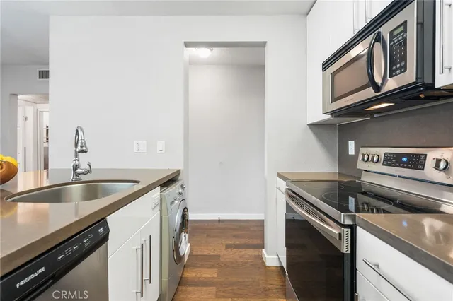 $649,000 | 141 South Clark Drive, Unit 326, West Hollywood, CA 90048