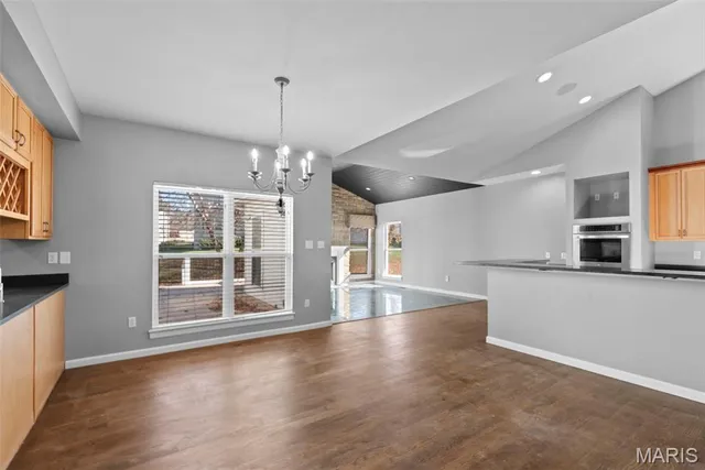 $1,250,000 | 724 Questover Lane, St. Louis, MO 63141