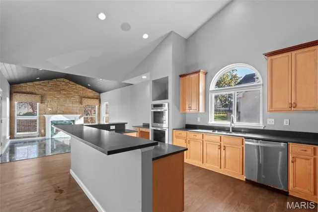 $1,250,000 | 724 Questover Lane, St. Louis, MO 63141