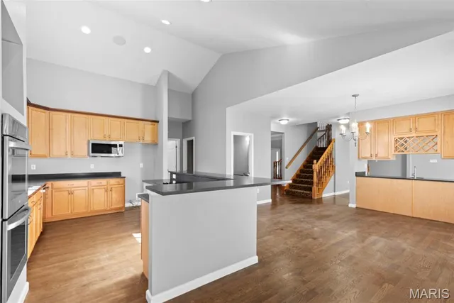 $1,250,000 | 724 Questover Lane, St. Louis, MO 63141