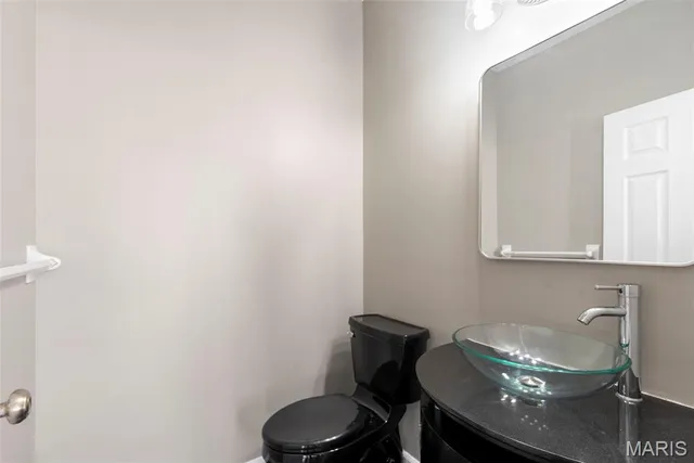 $1,250,000 | 724 Questover Lane, St. Louis, MO 63141