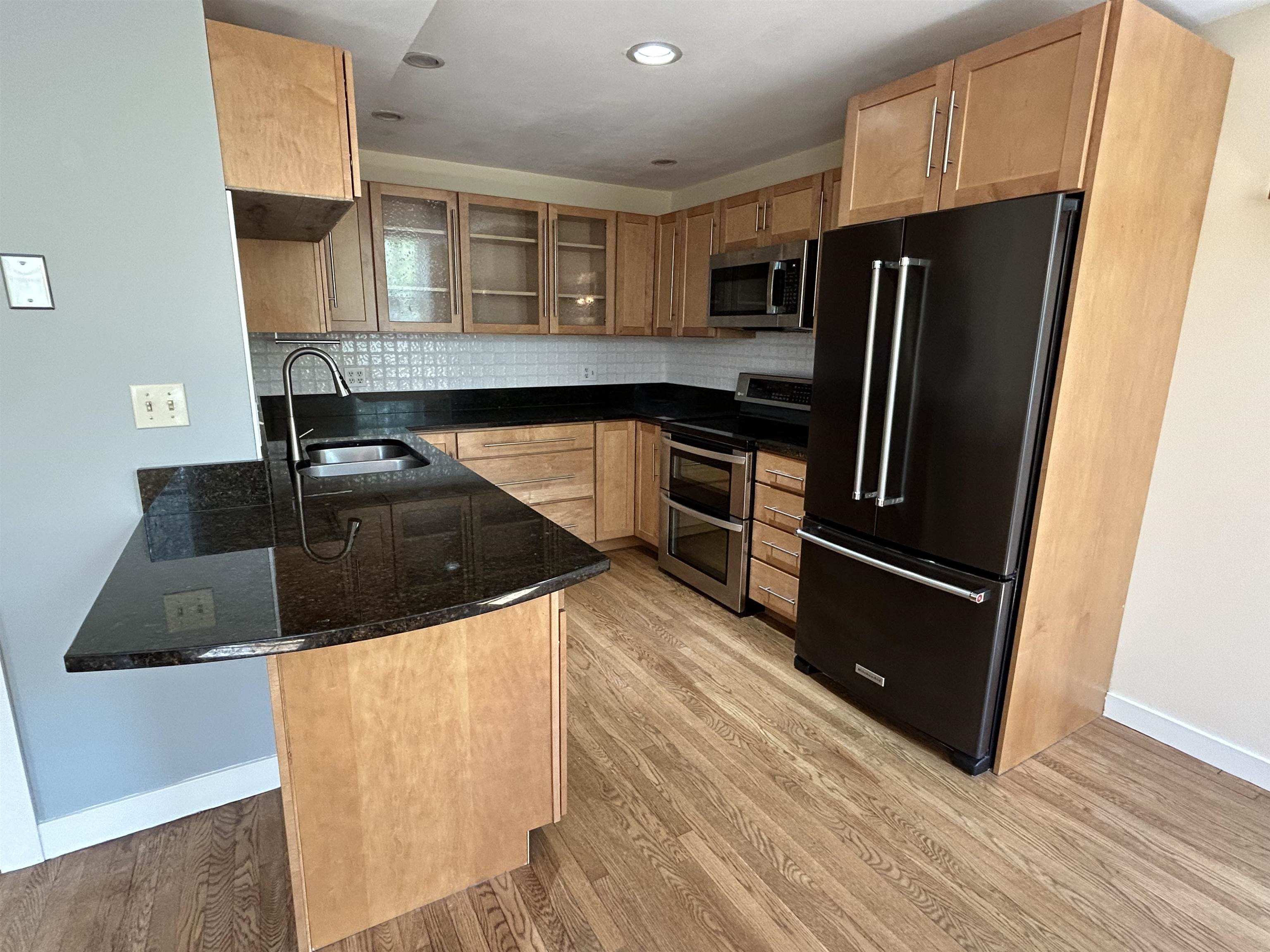 196 Water Street, Unit 18 Exeter, NH 03833 - Photo 7 of 38