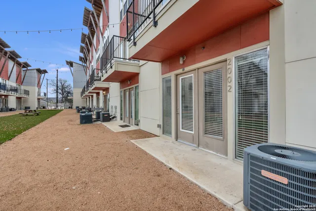 $2,200 | 939 South Frio Street, Unit 2007, San Antonio, TX 78207