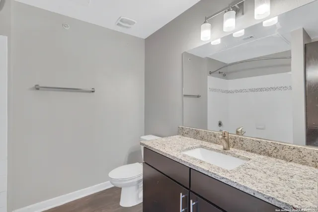 $2,200 | 939 South Frio Street, Unit 2007, San Antonio, TX 78207