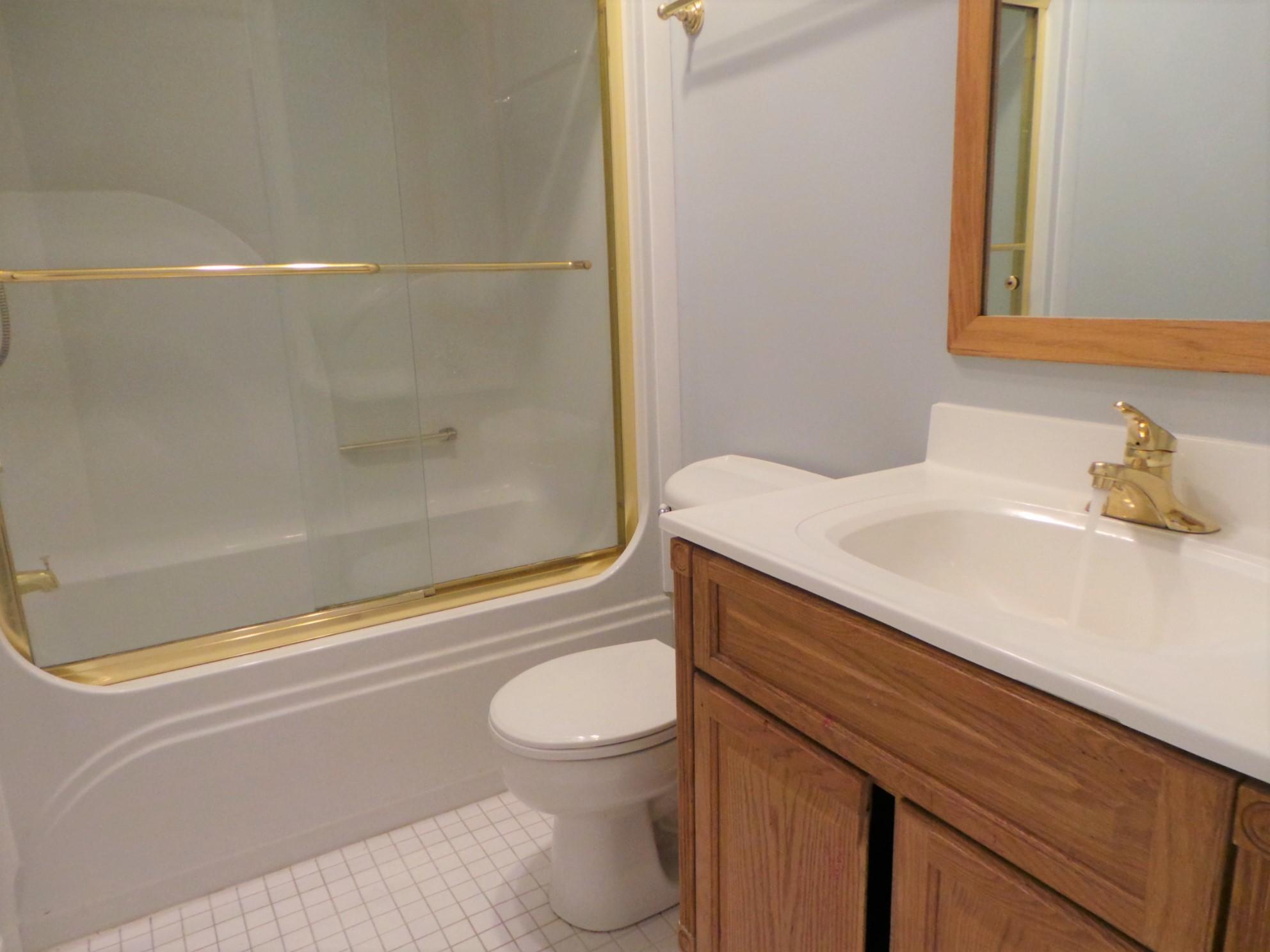 1029 Amersham Road Kingsport, TN 37660 - Photo 55 of 73 2ND FULL BATH