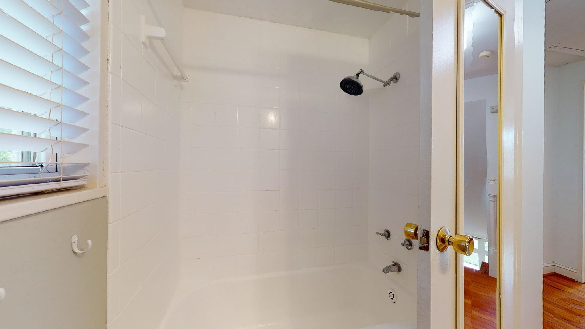 845 Bryan Street Raleigh, NC 27605 - Photo 25 of 31 Full bath upstairs
