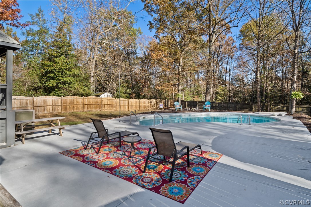 13441 Bailey Bridge Road Midlothian, VA 23112 - Photo 44 of 48 an outdoor sitting area with red umbrella