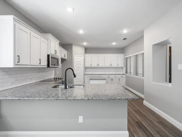$2,200 | 701 Presidio Street, Aubrey, TX 76227