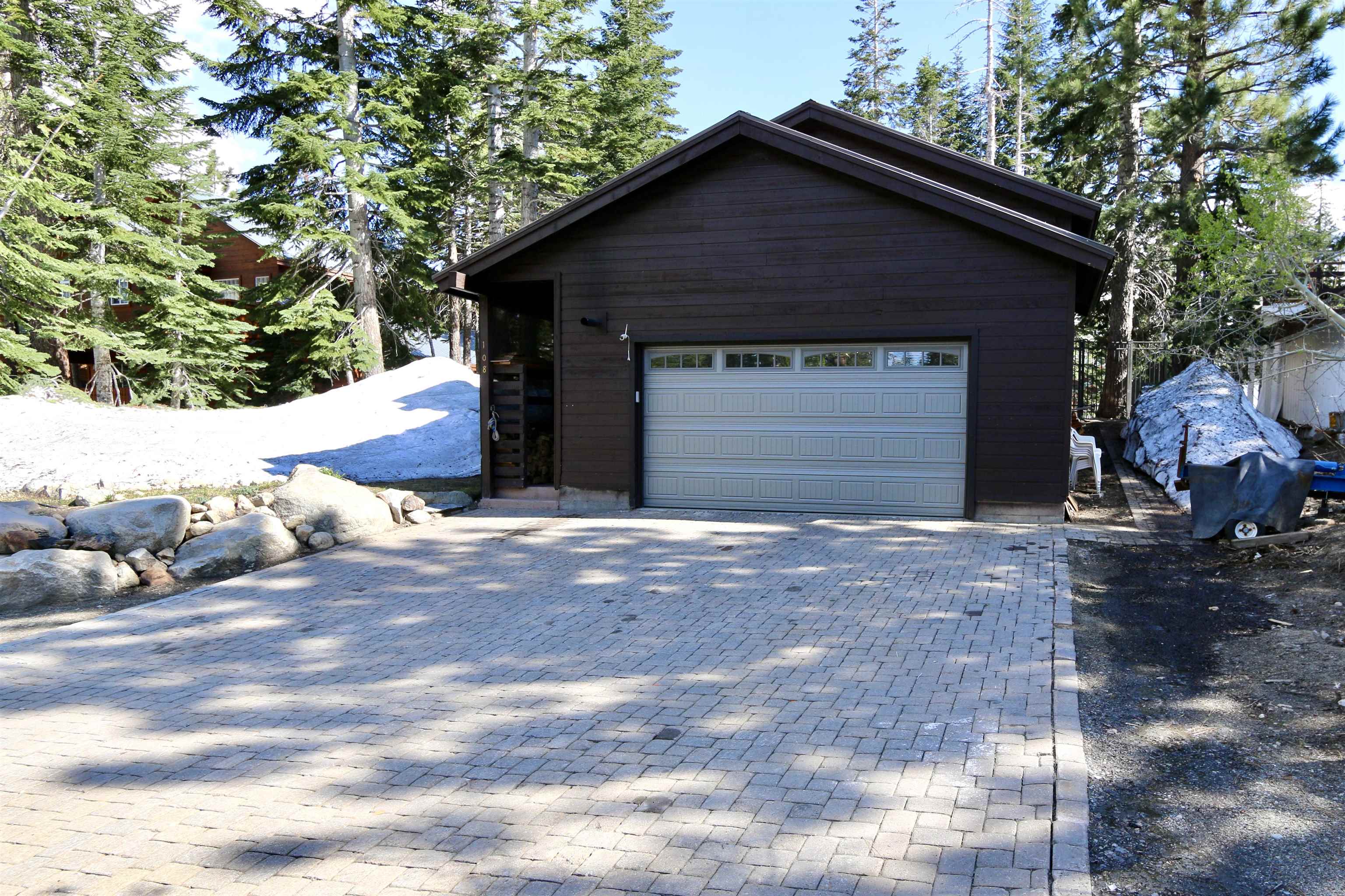 108 Ridgecrest Drive Mammoth Lakes, CA 93546 - Photo 2 of 43 Gallery Image 2