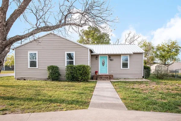 $169,900 | 201 West Pearl Street, Brady, TX 76825