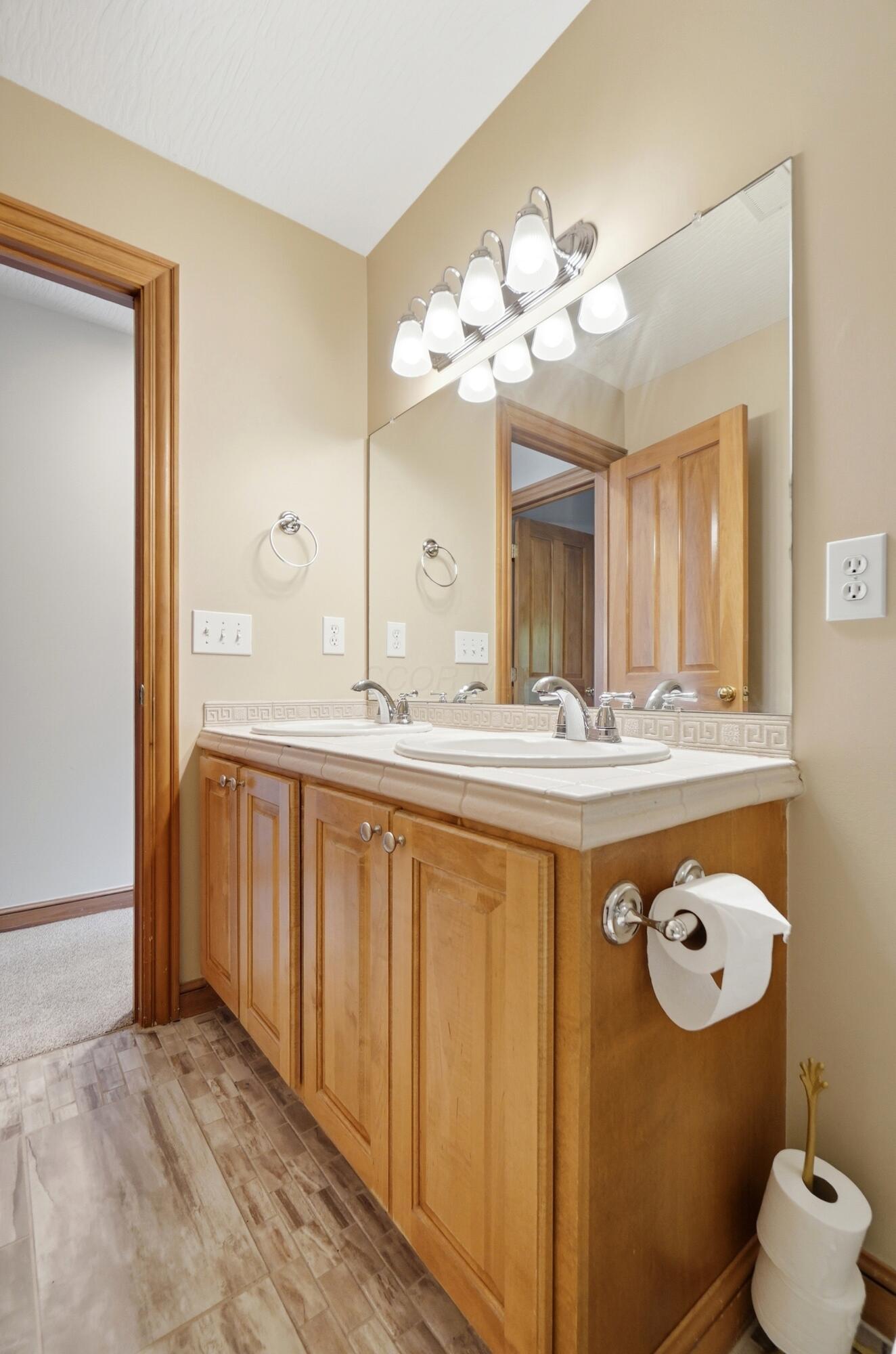 5585 Ketch Street Lewis Center, OH 43035 - Photo 76 of 129 76_075