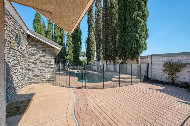 $585,000 | 1021 East Niles Avenue, Fresno, CA 93720