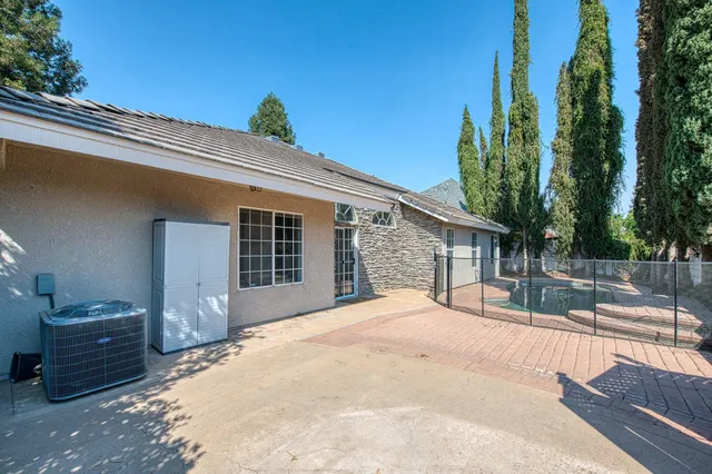 $585,000 | 1021 East Niles Avenue, Fresno, CA 93720