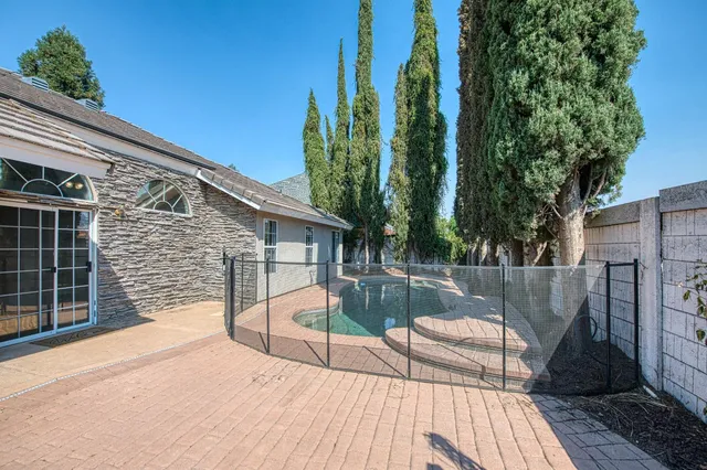 $585,000 | 1021 East Niles Avenue, Fresno, CA 93720