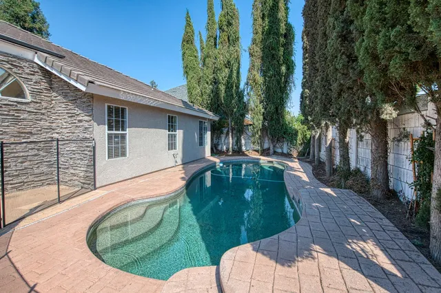 $585,000 | 1021 East Niles Avenue, Fresno, CA 93720