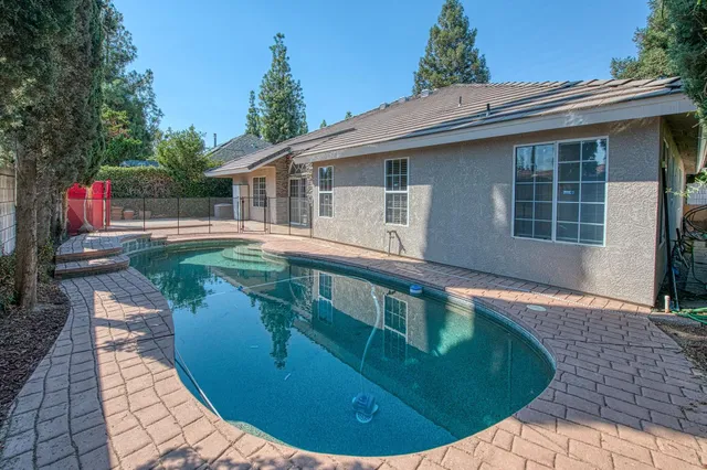 $585,000 | 1021 East Niles Avenue, Fresno, CA 93720