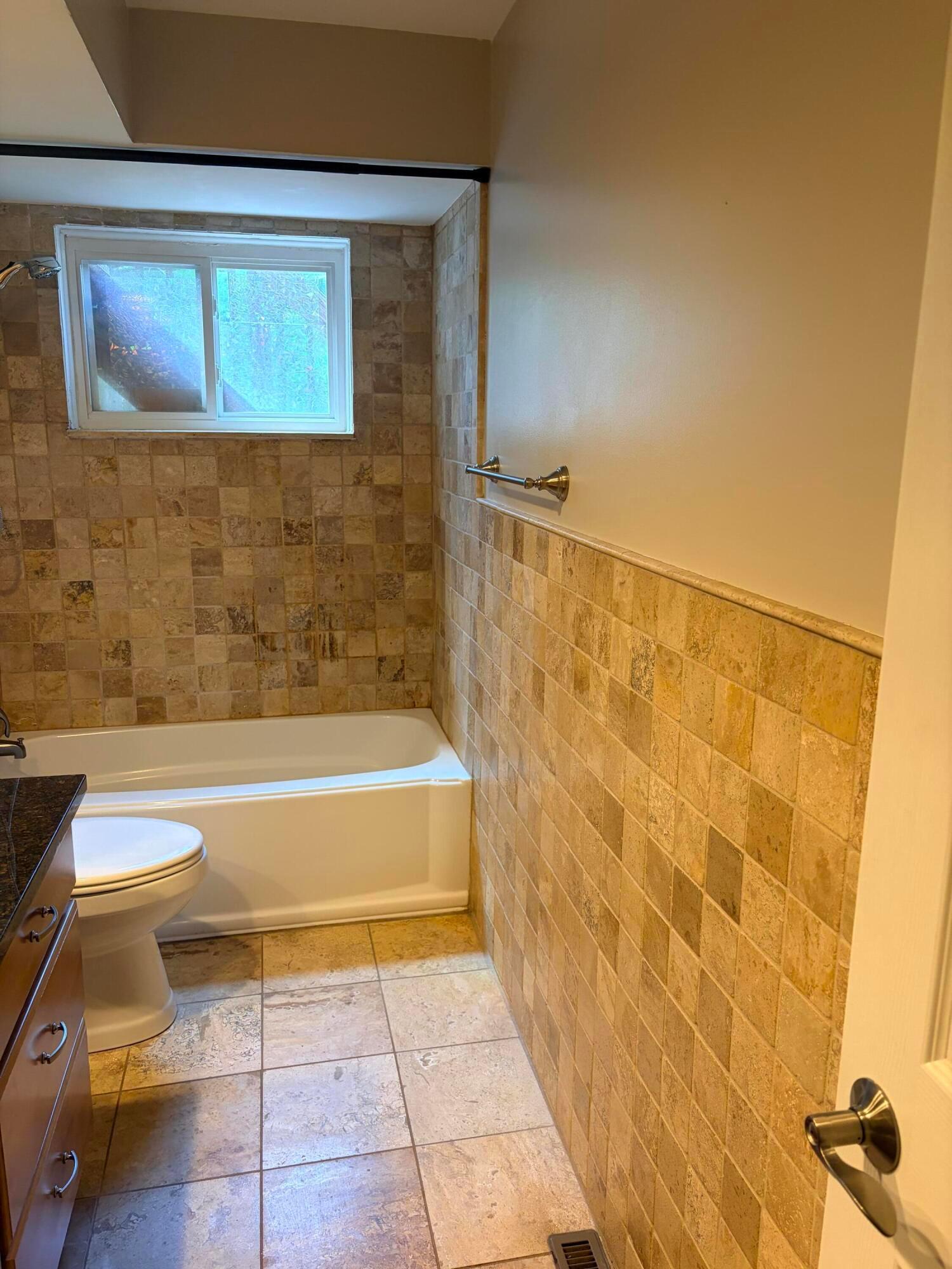 301 Fenway Road, Unit B Columbus, OH 43214 - Photo 12 of 19 IMG_5428