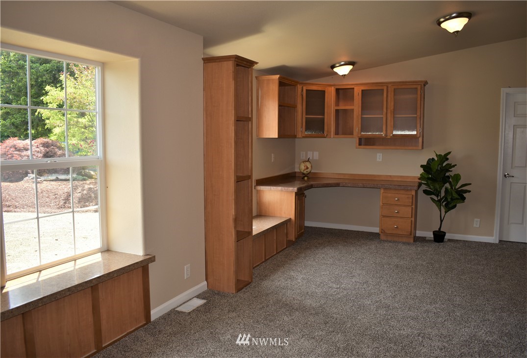 13720 Forsman Road Southeast Olalla, WA 98359 - Photo 9 of 24 Gallery Image 9