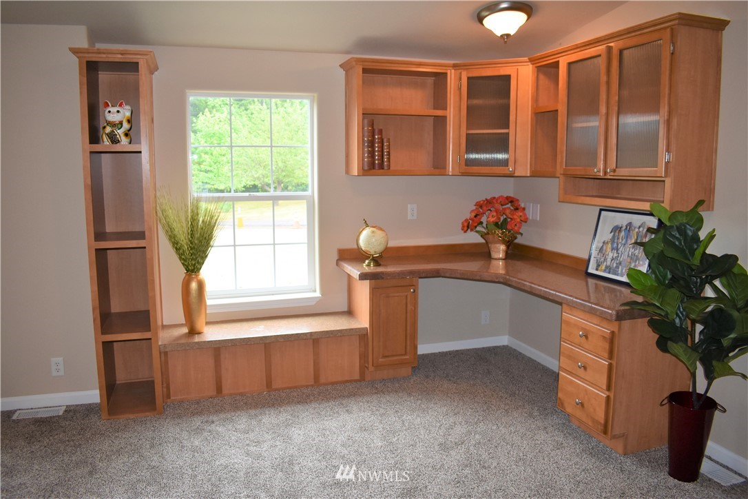 13720 Forsman Road Southeast Olalla, WA 98359 - Photo 10 of 24 Gallery Image 10