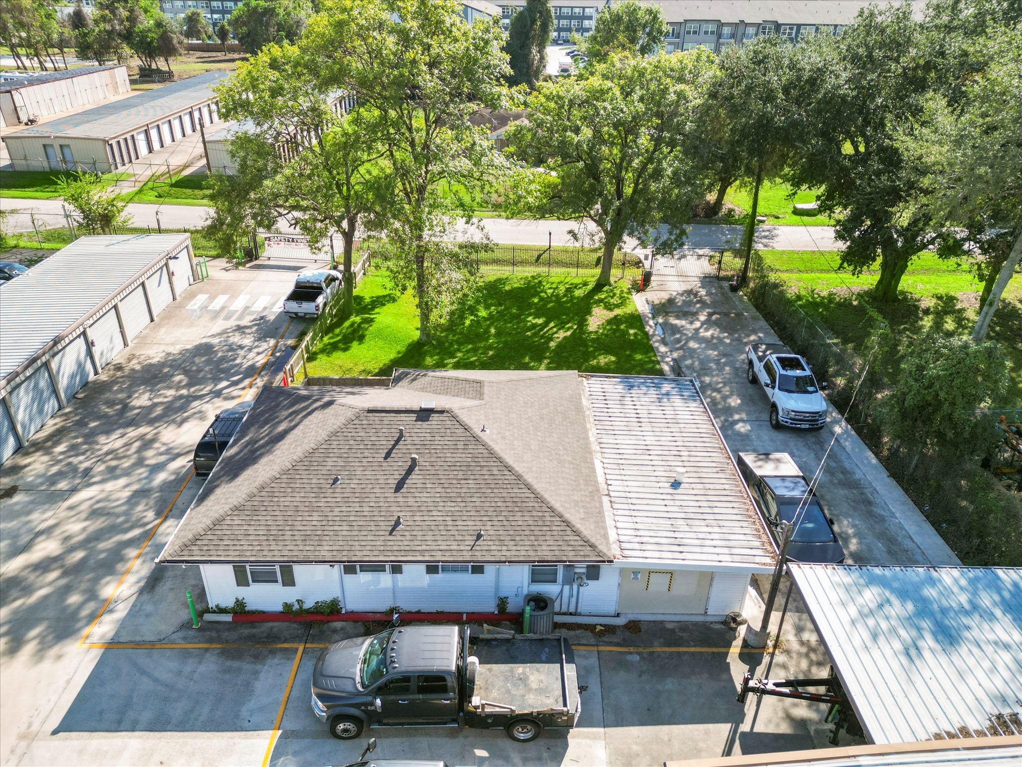 9902 Franklin Road Houston, TX 77070 - Photo 1 of 43