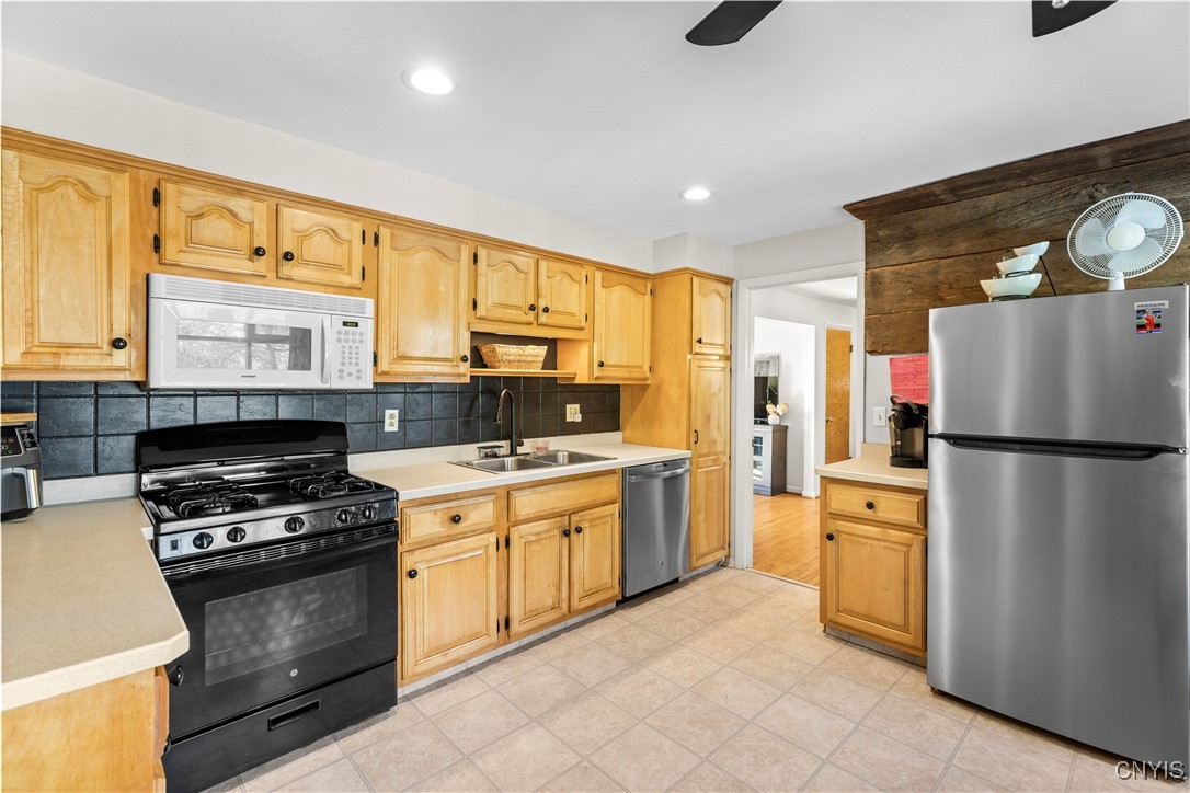 8821 Tibbitts Road New Hartford, NY 13413 - Photo 9 of 29