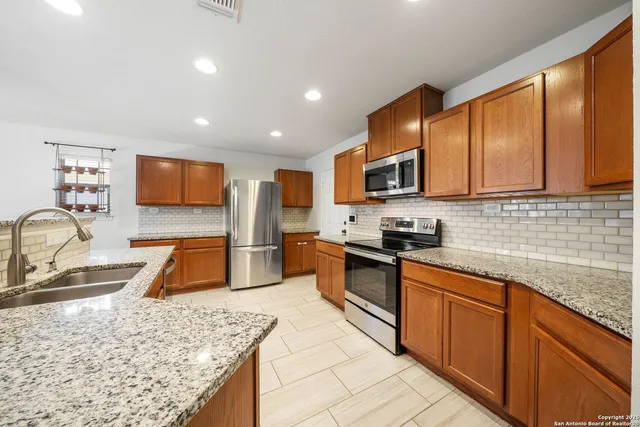 $1,950 | 807 Spello Circle, San Antonio, TX 78253