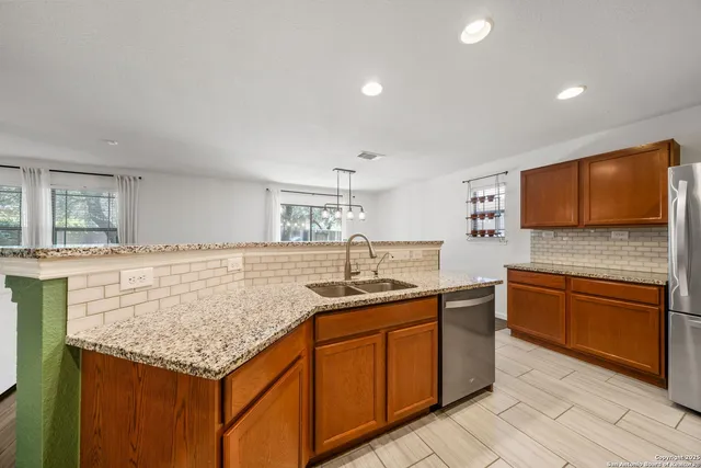 $1,950 | 807 Spello Circle, San Antonio, TX 78253