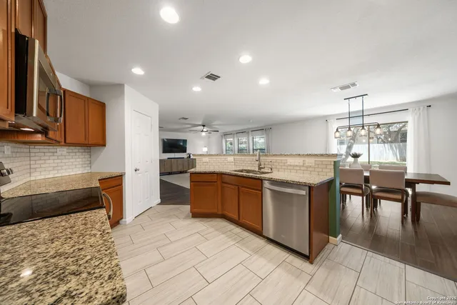 $1,950 | 807 Spello Circle, San Antonio, TX 78253