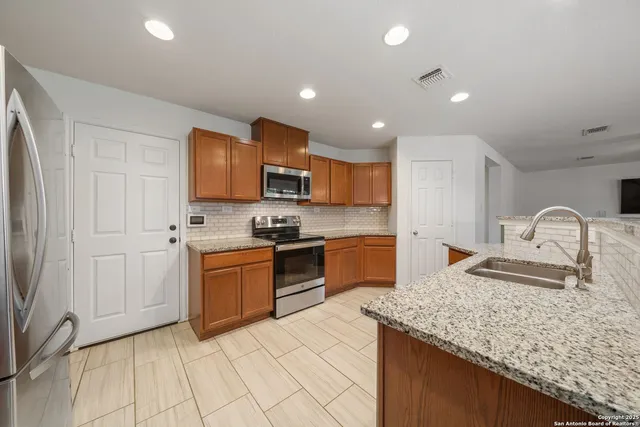 $1,950 | 807 Spello Circle, San Antonio, TX 78253