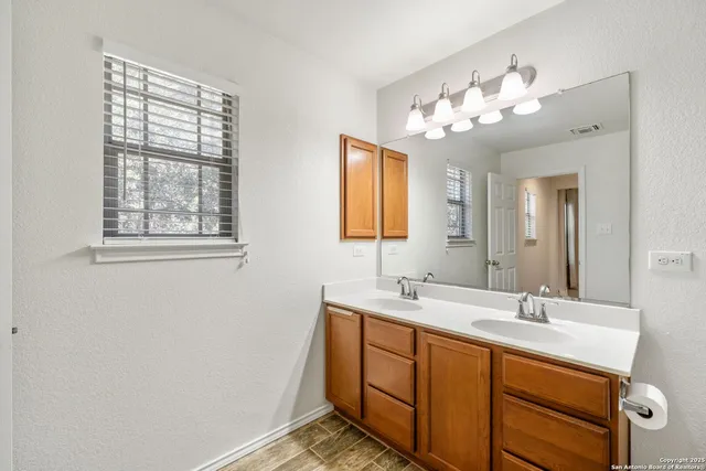 $1,950 | 807 Spello Circle, San Antonio, TX 78253