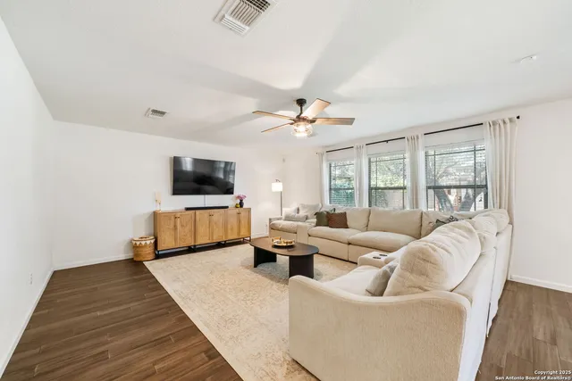 $1,950 | 807 Spello Circle, San Antonio, TX 78253