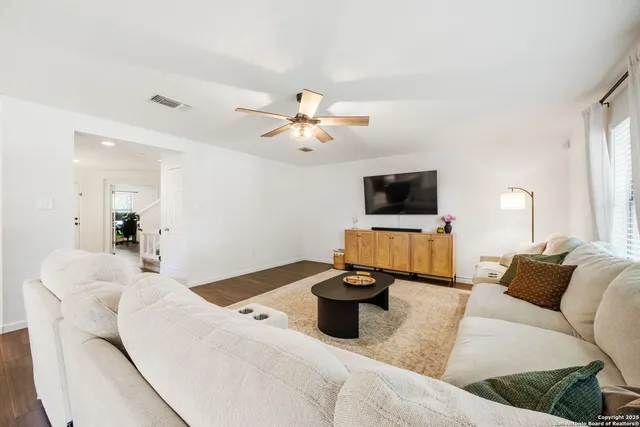 $1,950 | 807 Spello Circle, San Antonio, TX 78253