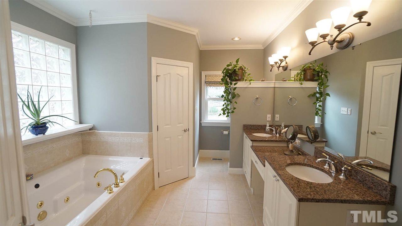 2708 Alloway Court Raleigh, NC 27606 - Photo 18 of 29 Gallery Image 18