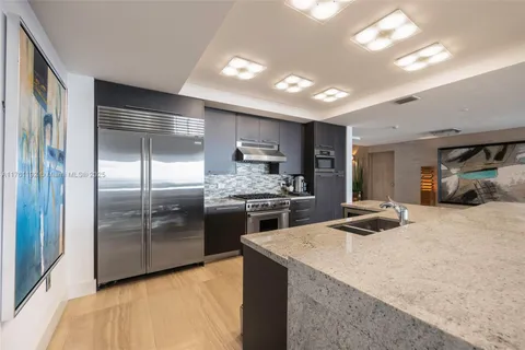 $19,642,000 | 125 Ocean Drive, Unit U0303, Miami Beach, FL 33139