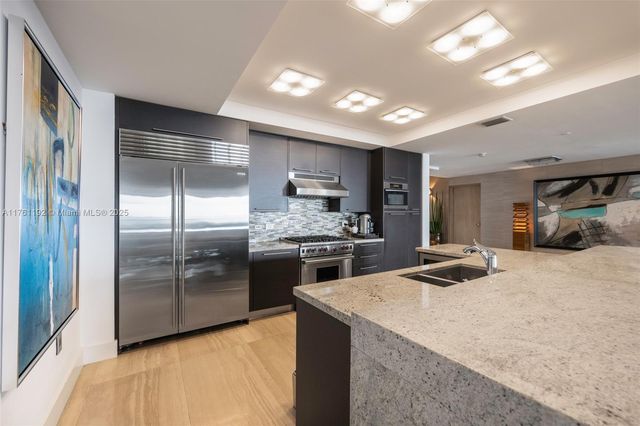 $19,642,000 | 125 Ocean Drive, Unit U0303, Miami Beach, FL 33139