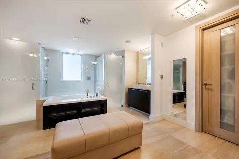 $19,642,000 | 125 Ocean Drive, Unit U0303, Miami Beach, FL 33139