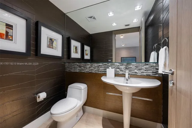 $19,642,000 | 125 Ocean Drive, Unit U0303, Miami Beach, FL 33139