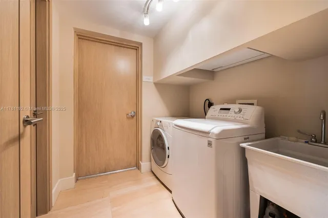 $19,642,000 | 125 Ocean Drive, Unit U0303, Miami Beach, FL 33139