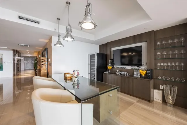 $19,642,000 | 125 Ocean Drive, Unit U0303, Miami Beach, FL 33139