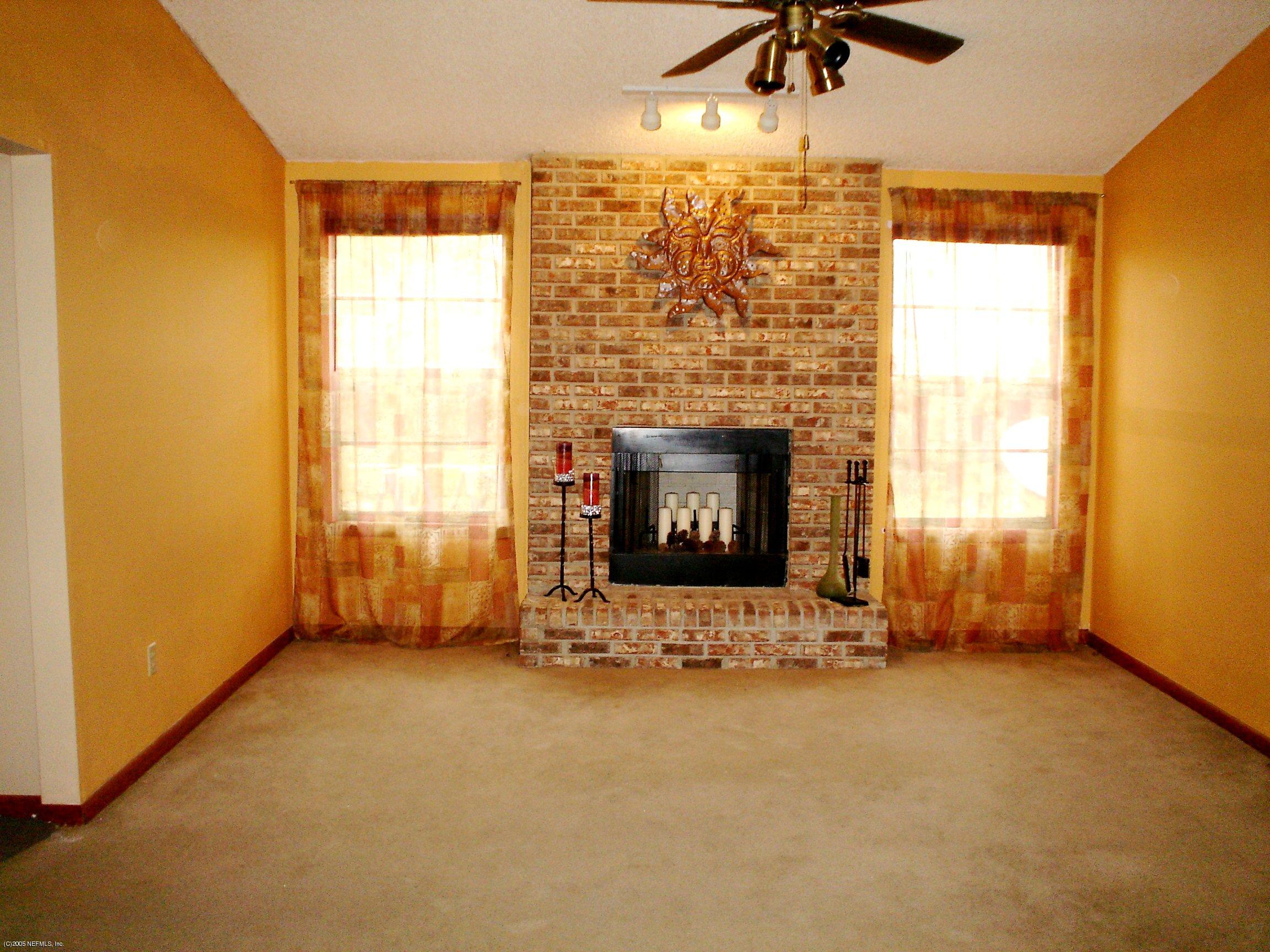5347 Clarendon Road Jacksonville, FL 32205 - Photo 5 of 5 Living Room