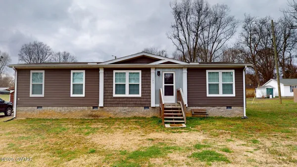 a front view of house with yard