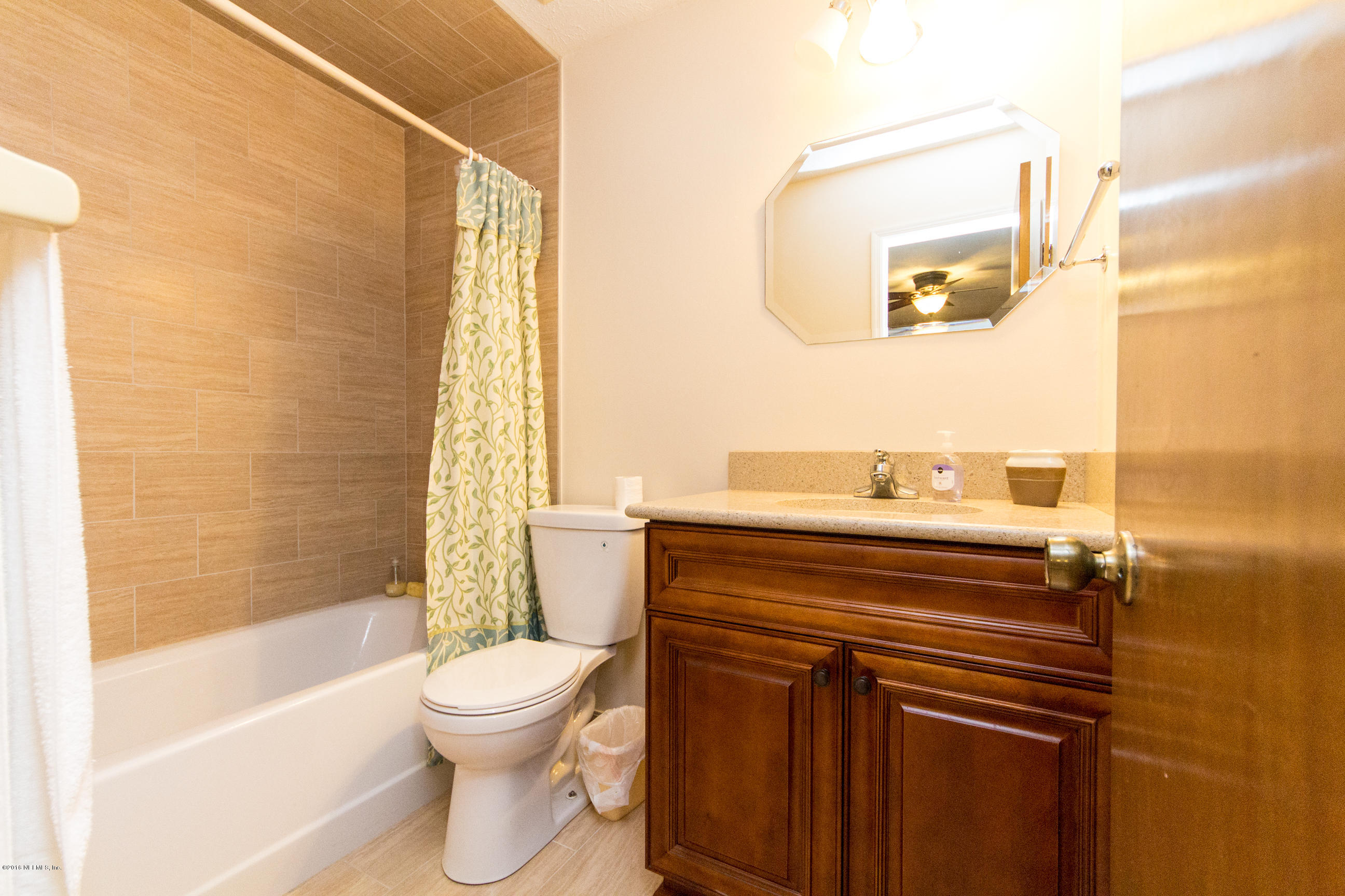 4480 River Trail Road Jacksonville, FL 32277 - Photo 33 of 38 Guest Suite Bathroom