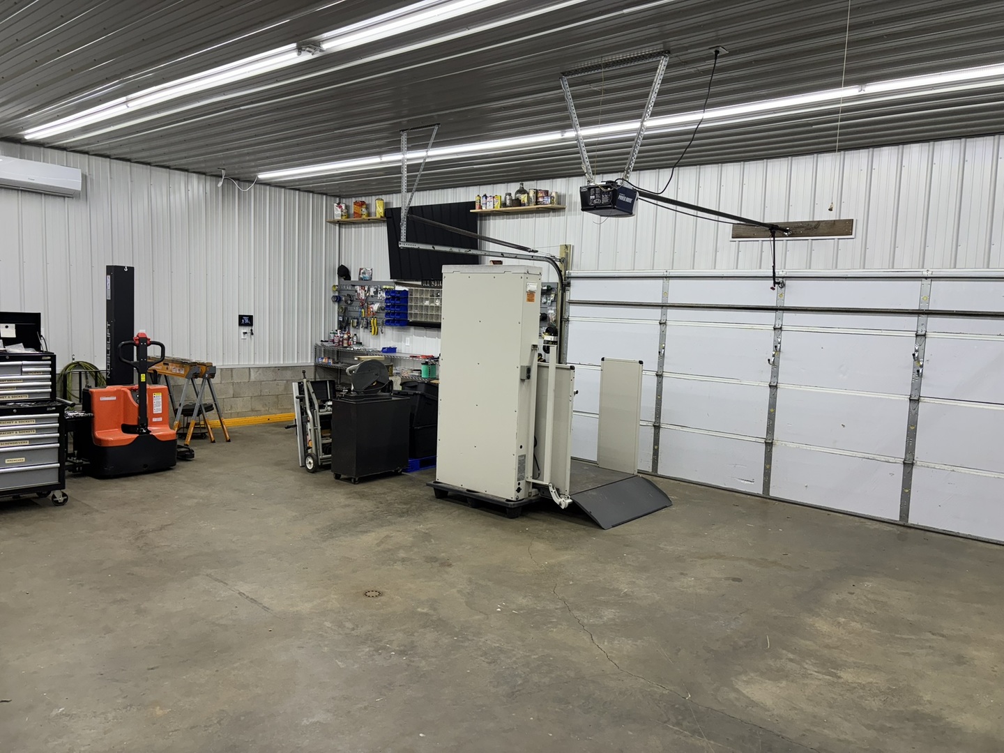 703 North Brown Street Benton, IL 62812 - Photo 11 of 11 a view of utility room