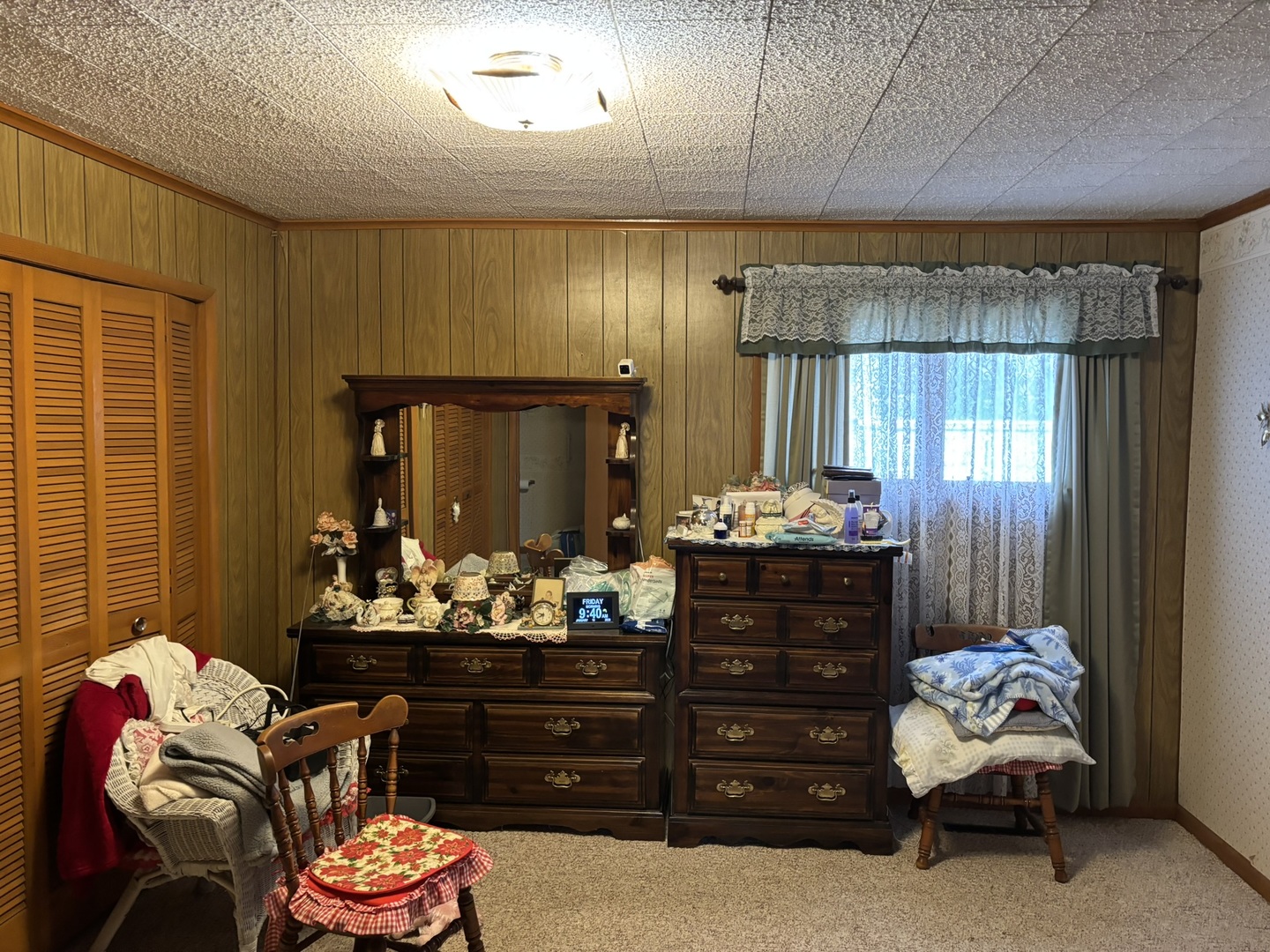 703 North Brown Street Benton, IL 62812 - Photo 7 of 11 a room with furniture and window