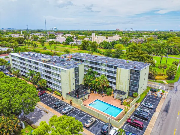 a view of a chairs and table in a backyard