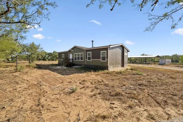 $399,000 | 961 County Road 327, Pleasanton, TX 78064