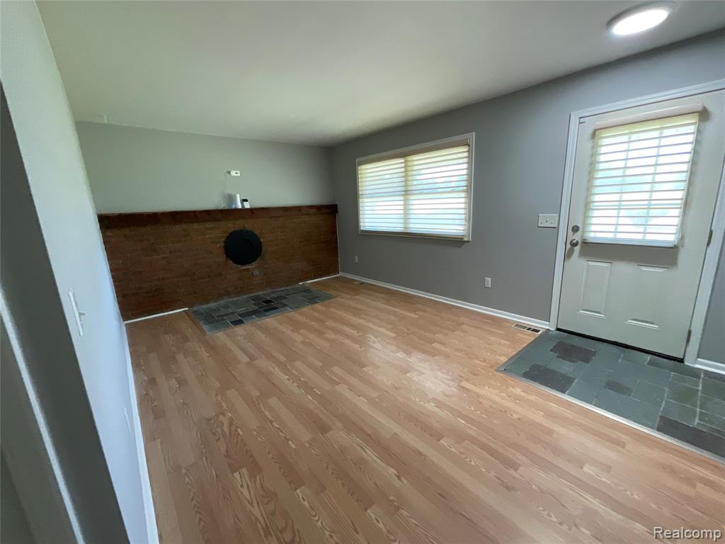 942 Angle Road Lapeer, MI 48446 - Photo 7 of 26