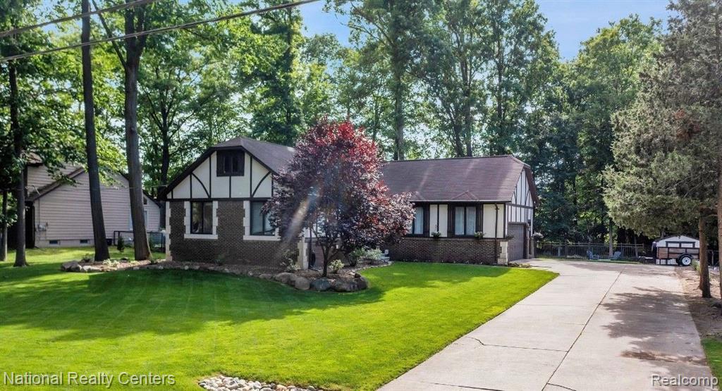 3640 Winter Creek Road Rochester Hills, MI 48307 - Photo 2 of 34