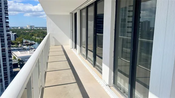 $3,000 | 3701 North Country Club Drive, Unit 1505, Aventura, FL 33180