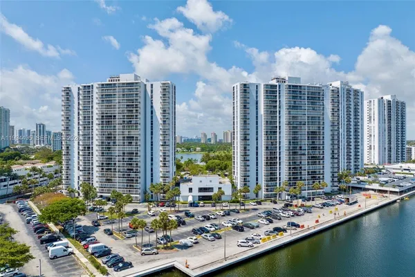 $3,000 | 3701 North Country Club Drive, Unit 1505, Aventura, FL 33180